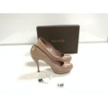 A PAIR OF LADIES GUCCI SHOES, SIZE 37 IN BOX