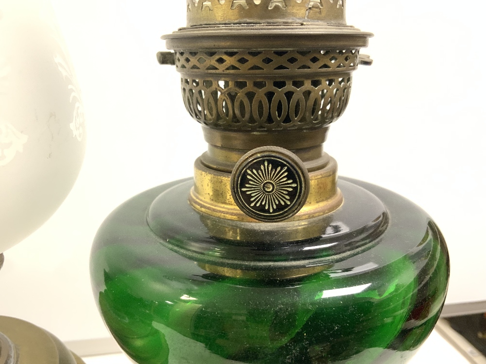 VICTORIAN IRON-BASED OIL LAMP WITH CLEAR GLASS FONT, WITH OPAQUE SHADE, VICTORIAN OIL LAMP WITH - Image 5 of 8