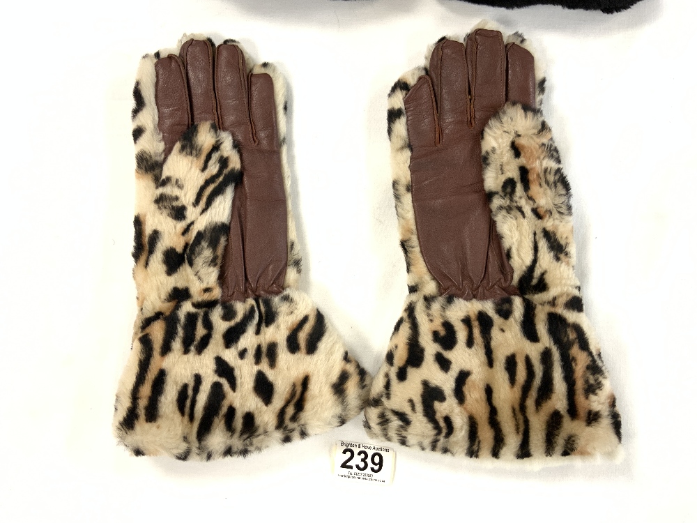 TWO PAIRS OF FUR GLOVES - Image 3 of 5