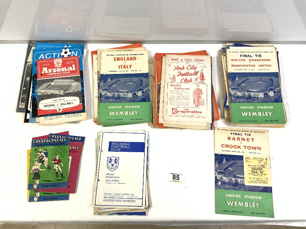 150 X 1950'S FOOTBALL PROGRAMMES AND A FEW TICKETS, MILLWALL, LEEDS, PORTSMOUTH, AND MORE - Image 7 of 7