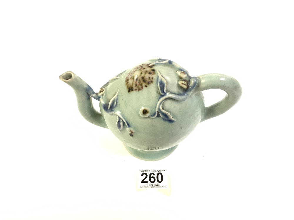 CHINESE CADOGAN TEAPOT, MODELLED AS A PEACH, MOULDED WITH FRUITING BRANCHES IN UNDERGLAZE BLUE AND - Image 2 of 4