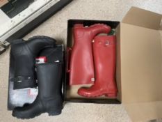 TWO PAIRS OF LADIES HUNTER WELLIES, UK SIZE 4 (AS NEW)