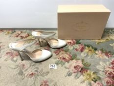 PAIR OF PRADA LADIES SHOES (SIZE 38 UK 5) MODEL - VERNICE 9 BIANCO 11791D