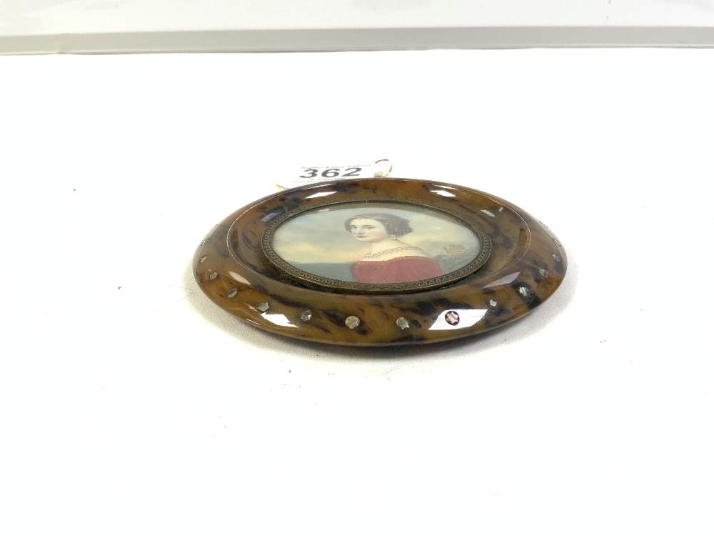 VICTORIAN MINIATURE SIGNED STIELER CASED IN TORTOISE-SHELL AND MOTHER OF PEARL, 12CMS DIAMETER - Image 6 of 6