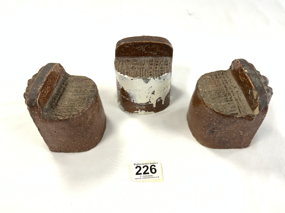 THREE VICTORIAN STONE WARE SASH WINDOW STOPS WITH LIONS HEAD DECORATION - Image 3 of 4