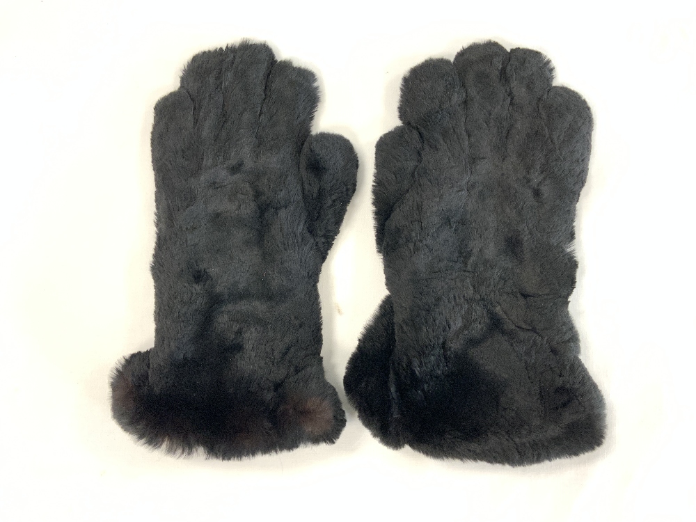 TWO PAIRS OF FUR GLOVES - Image 4 of 5