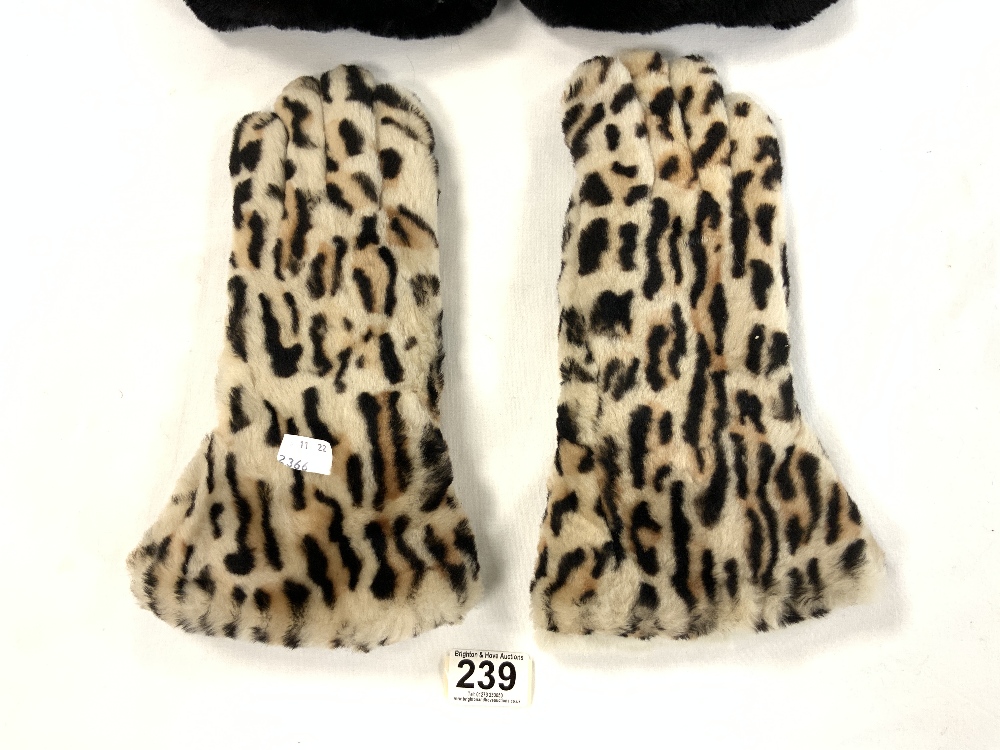 TWO PAIRS OF FUR GLOVES - Image 2 of 5