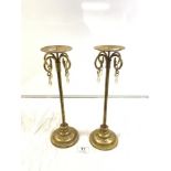 A PAIR OF MODERN GILT METAL CANDLESTANDS WITH GLASS DROPS FEATURE. 37.5CMS