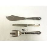 TWO HALLMARKED SILVER SERVING PIECES OF CUTLERY, DATED 1905 BY ALFRED BIGGIN & SON, ALSO MOTHER OF