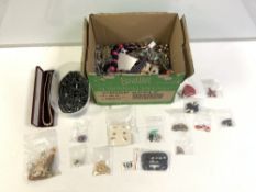 QUANTITY OF COSTUME JEWELLERY