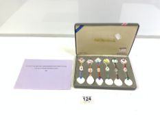 A SET OF JUNG-WON PORCELAIN SPOONS IN PRESENTATION CASE - FROM THE 1988 SEOUL OLYMPICS ORGANISING