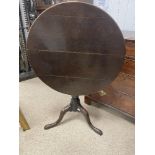 ANTIQUE ENGLISH OAK ROUND TILT-TOP TABLE ON TRI-POD LEGS (76CMS)