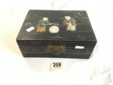 A CHINOISERIE LACQUERED JEWELLERY BOX WITH MOTHER O PEARL AND FIGURE DECORATION, 24 X 18CMS