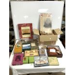 QUANTITY OF VINTAGE PUZZLES (SOME WOOD) IN BOXES AND SOME LOOSE IN BAGS INCLUDES 'THE BOARDING OF