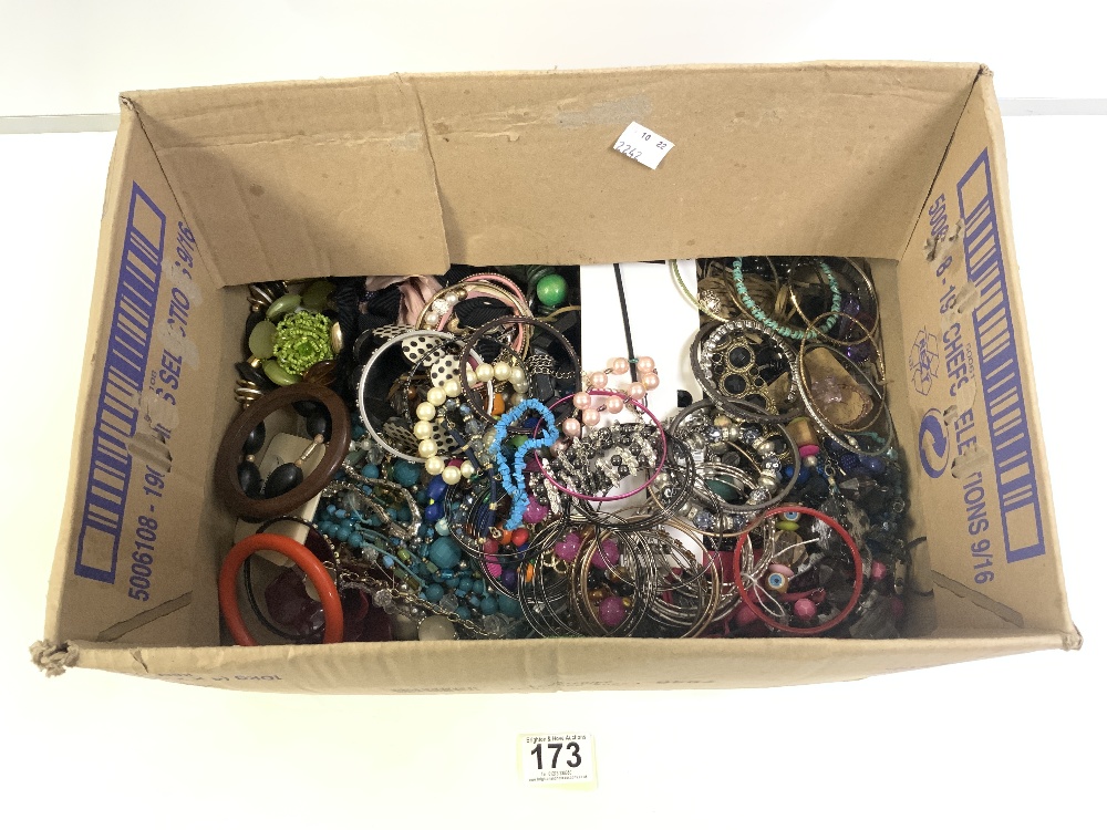 QUANTITY OF COSTUME JEWELLERY