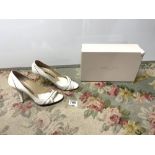 A PAIR OF LADIES JIMMY CHOO SHOES - PATENT LEATHER WHITE - MODEL - 071 MAURICE, SIZE 38.5