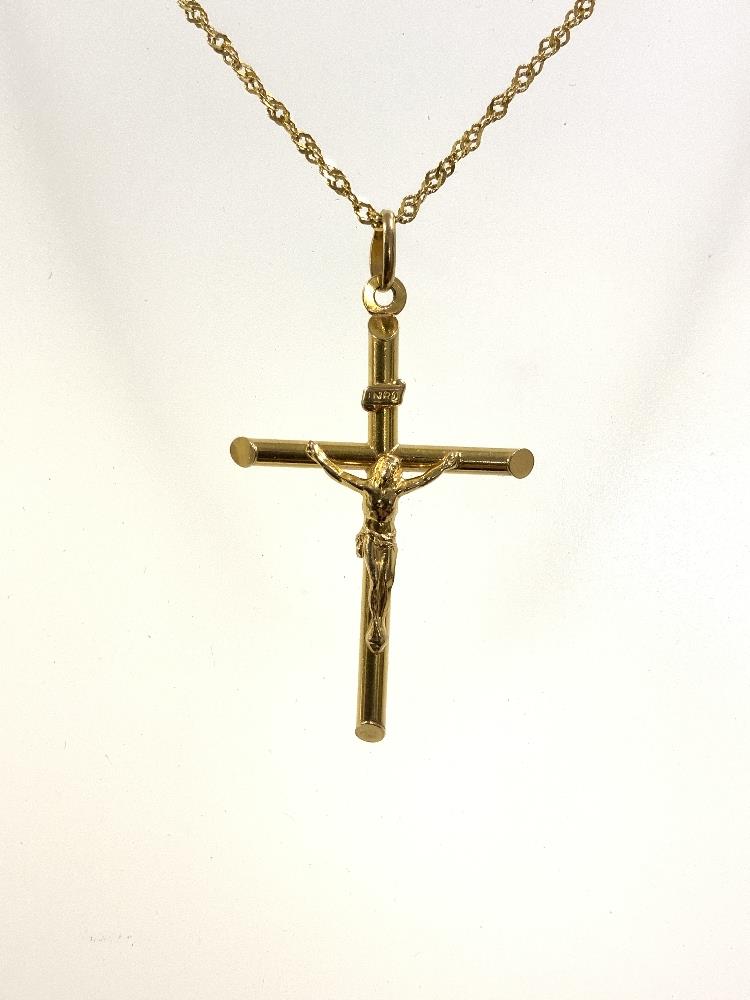 9CT GOLD CRUCIFIX ON A 9CT GOLD CHAIN 4.6 GRAMS, 18-INCH SIZE CHAIN - Image 2 of 5