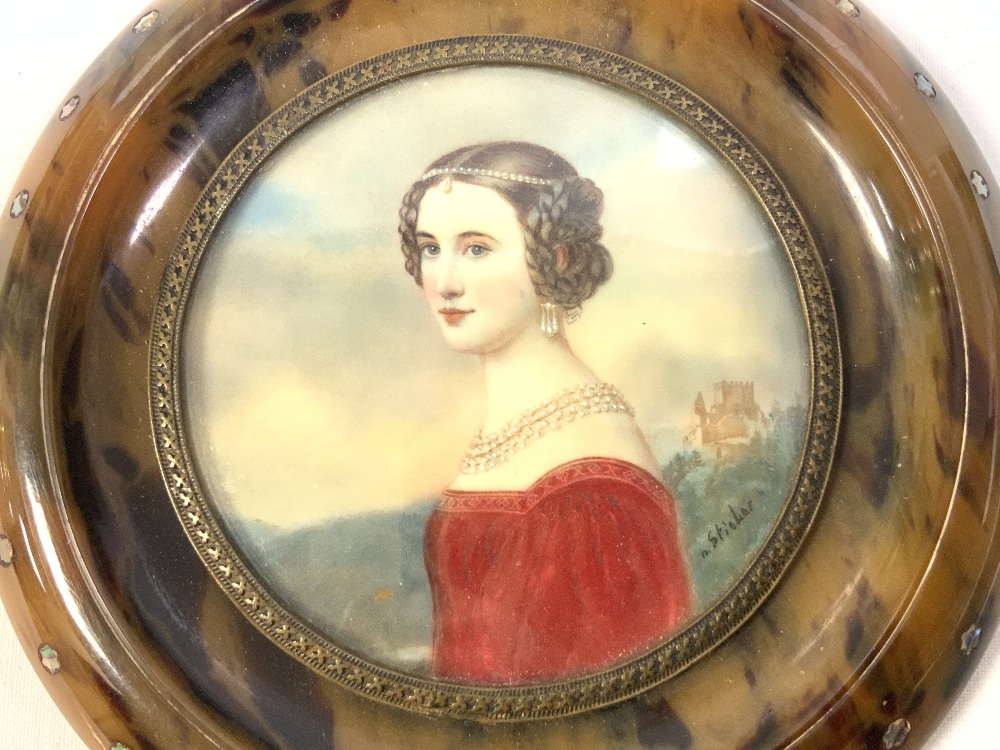 VICTORIAN MINIATURE SIGNED STIELER CASED IN TORTOISE-SHELL AND MOTHER OF PEARL, 12CMS DIAMETER - Image 3 of 6