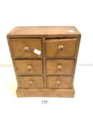 MINIATURE PINE SIX DRAWER CHEST OF DRAWERS, 27 X 13 X 33CMS