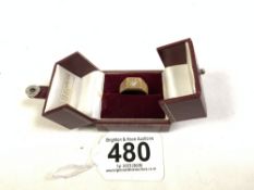 375 GOLD RING WITH SINGLE DIAMOND, 4.6 GRAMS, SIZE Q