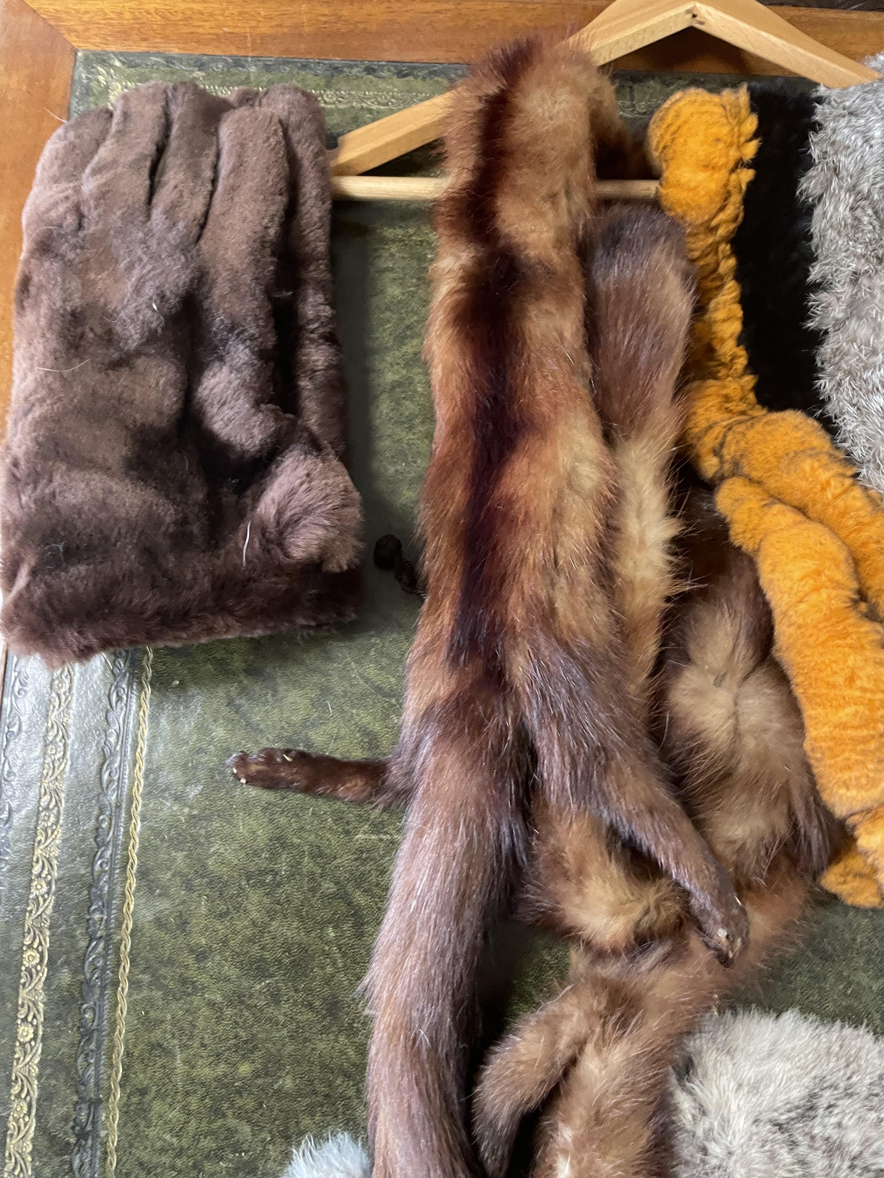 QUANTITY FUR STOLES, GLOVES, AND OTHER FURS - Image 4 of 7
