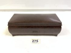 1940S BAKELITE DOME TOP BOX ON BRACKET FEET, REGISTERED DESIGN NO 746779, 24 X 8.5CMS