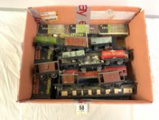 THREE HORNBY DUBLO CARRIAGES IN ORIGINAL BOXES, HORNBY DUBLO ROYAL MAIL CARRIAGE, TUI PLATE HORNBY