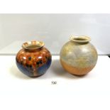 A 1930S COLOURED CERAMIC GLOBULAR VASE 24 CM WITH A FALCON WARE VASE A/F