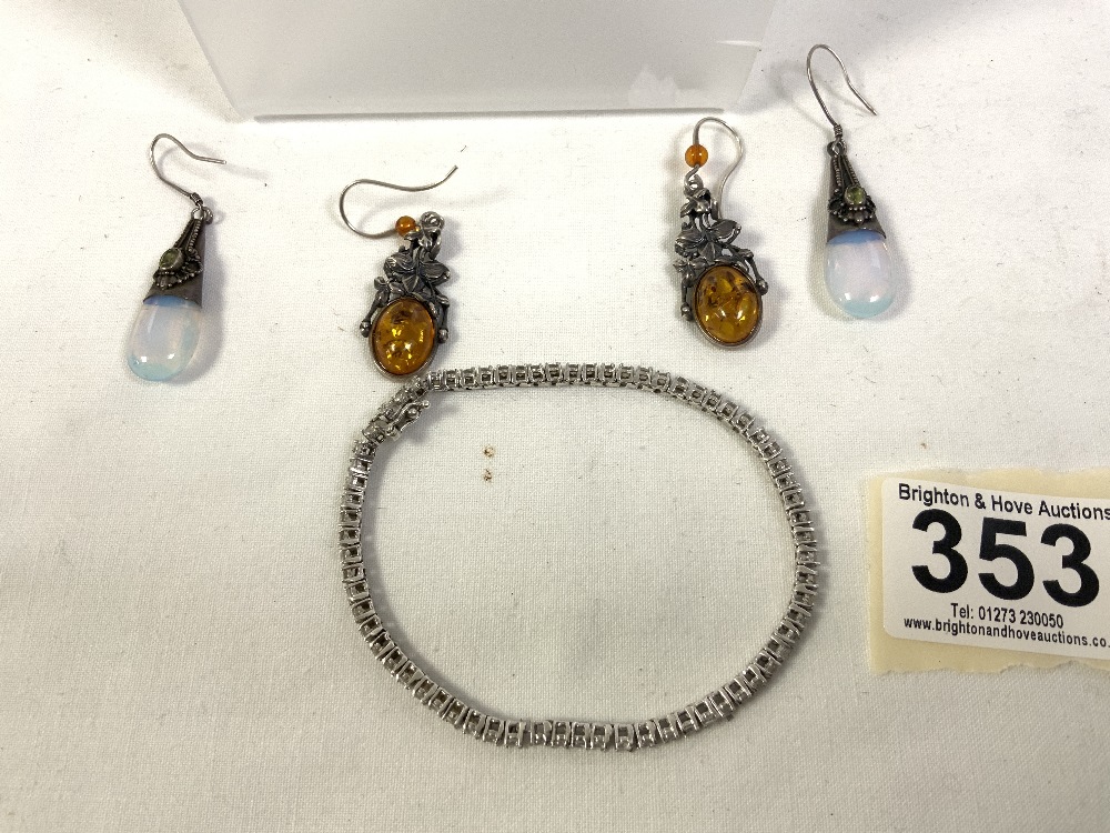 A PAIR OF 925 SILVER AND AMBER DROP EARRINGS PAIR OF MOONSTONE DROP EARRINGS, 2 X SILVER STAMPED - Image 3 of 7