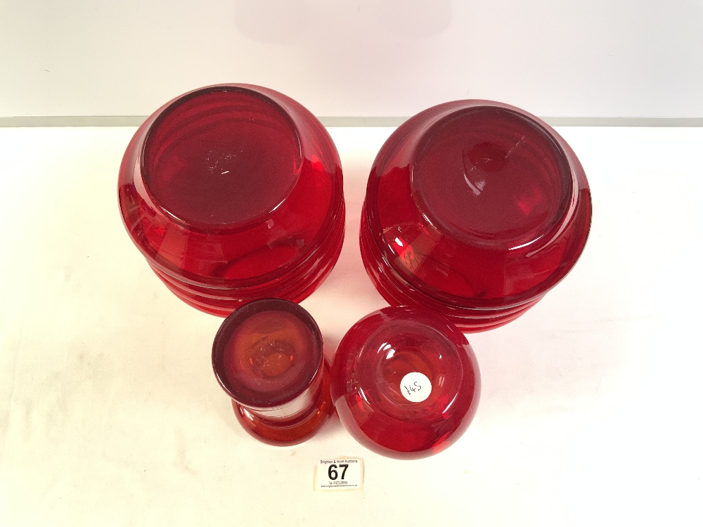 PAIR OF STUDIO RED GLASS RIBBED VASES WITH ANOTHER 2 OTHER RED GLASS VASES - Image 4 of 4