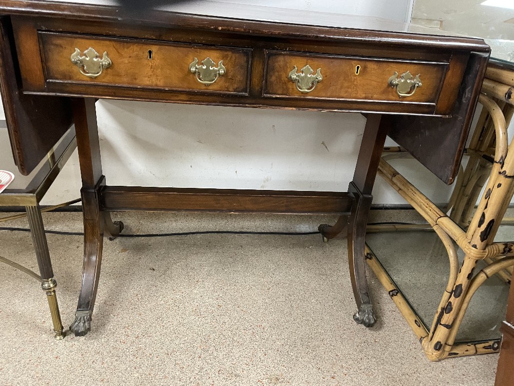 REGENCY WALNUT AND MAHOGANY TWO DRAW DROP-END SOFA TABLE - Image 3 of 3