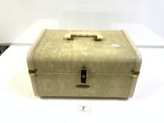 A ART DECO 1940S MAXONITE VANITY CASE BY MAXIMILLIAN