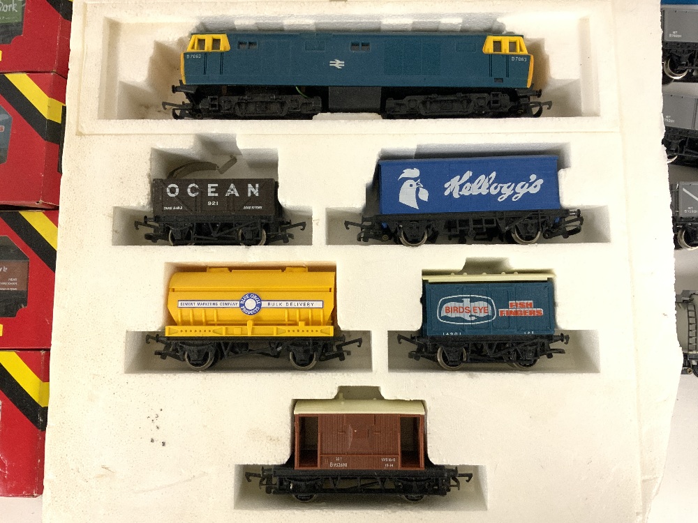 OO GAUGE HORNBY AND AIRFIX LIMA BOXED CARRIGES AND WAGONS AND MORE - Image 3 of 9