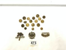 QUANTITY OF MILITARY BRASS BUTTONS AND THREE CAP BADGES.