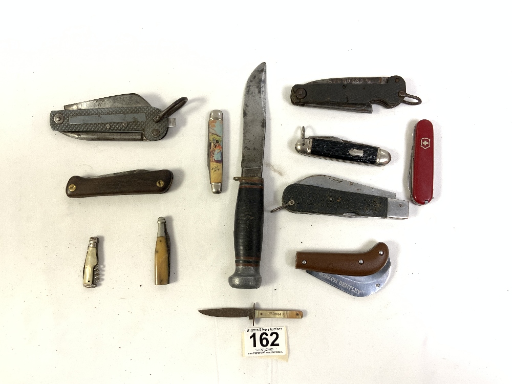 A QUANTITY OF KNIVES AND DAGGERS - INCLUDES VICTORKNOX, MARBLES GLADSTONE, AND A RICHARDS WELSH LADY - Image 4 of 14