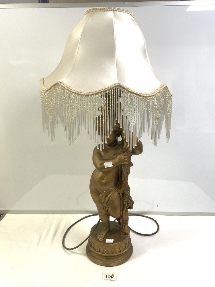 GOLD-PAINTED PLASTER CHERUB FIGURE TABLE LAMP WITH A BEADED SHADE 64 CM