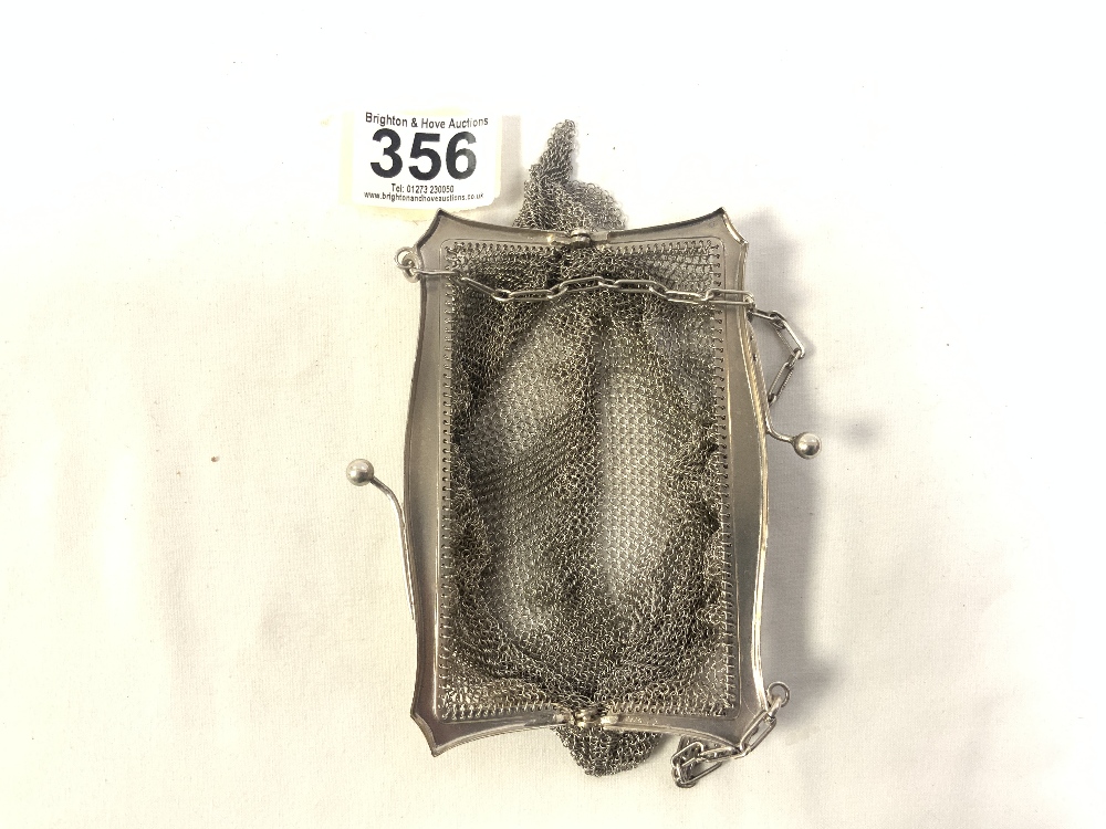 HALLMARKED SILVER MESH EVENING PURSE WITH CHAIN LINK HANDLE, BIRMINGHAM 1912, 146 GRAMS - Image 4 of 6