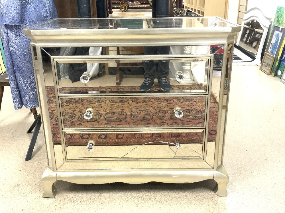 A MIRRORED GLASS CHEST OF THREE DRAWERS, AF, 91 X 51 X 92CM - Image 2 of 6