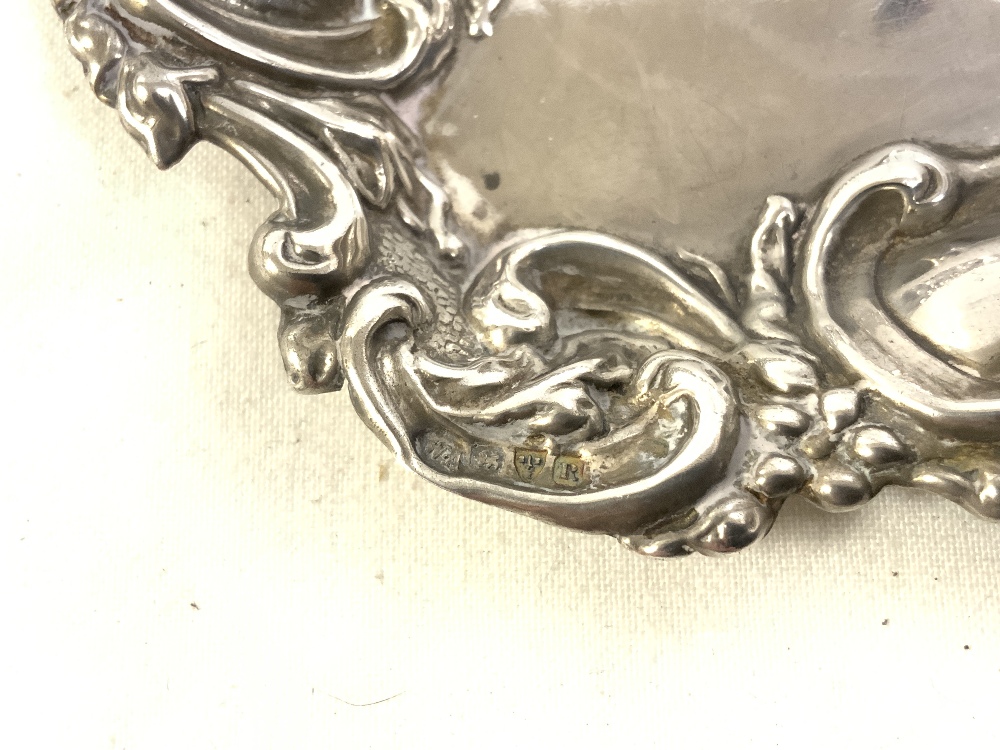 VICTORIAN HALLMARKED SILVER EMBOSSED PIN TRAY CHESTER 1900 BY WILLIAM AITKEN 23 GRAMS - Image 4 of 4