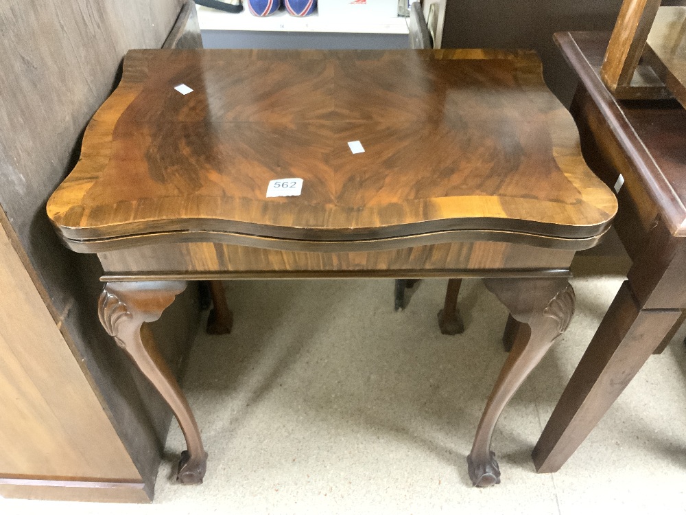 A 1930S BURR WALNUT SHAPED TOP CARD TABLE ON BALL AND CLAW CABRIOLE LEGS, 68X44X74 CMS, - Image 3 of 5