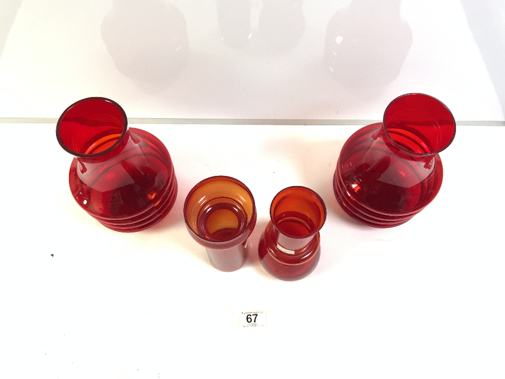 PAIR OF STUDIO RED GLASS RIBBED VASES WITH ANOTHER 2 OTHER RED GLASS VASES - Image 2 of 4