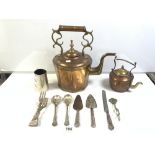 LARGE ANTIQUE COPPER AND BRASS KETTLE, SMALLER COPPER KETTLE, A PLATED TANKARD, AND CUTLERY