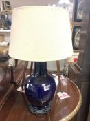 A MODERN BLUE GLAZED CERAMIC CHINESE STYLE TABLE LAMP. 42 CMS