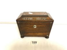 EARLY VICTORIAN SARCOPHAGUS-SHAPED MOTHER O PEARL INLAID ROSEWOOD TEA CADDY, COMPLETE. 20X16 CMS.