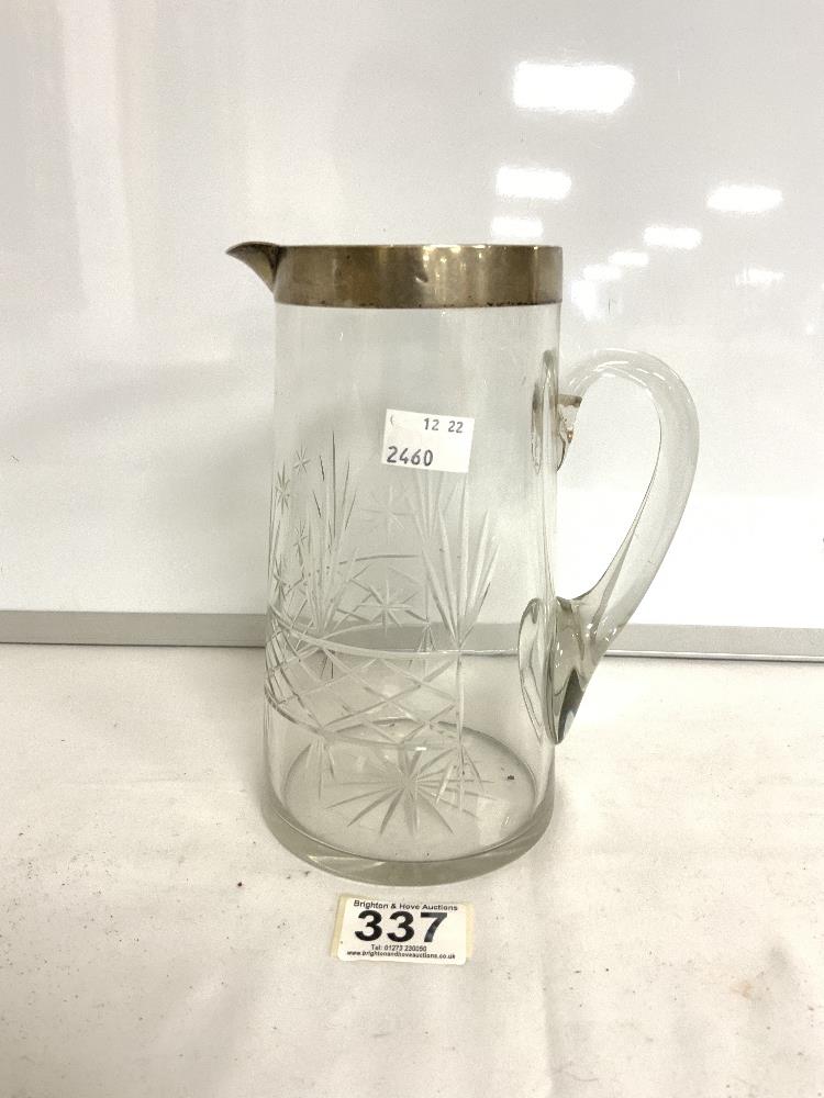 A CUT GLASS WATER JUG WITH A HALLMARKED SILVER RIM. BIRMINGHAM 1919, JOHN GRINSELL AND SONS. 20CMS. - Image 2 of 5