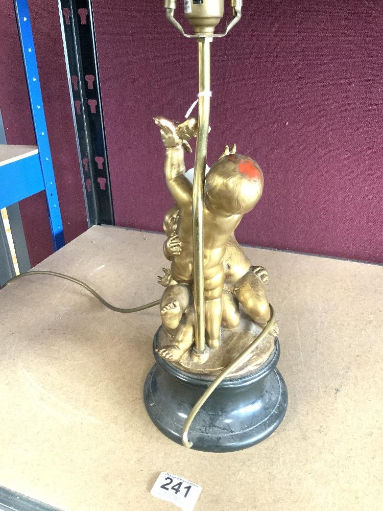 VINTAGE TABLE LAMP AS A FIGURAL GROUP - Image 4 of 4