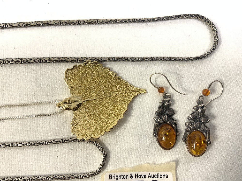 A PAIR OF 925 SILVER AND AMBER DROP EARRINGS PAIR OF MOONSTONE DROP EARRINGS, 2 X SILVER STAMPED - Image 6 of 7