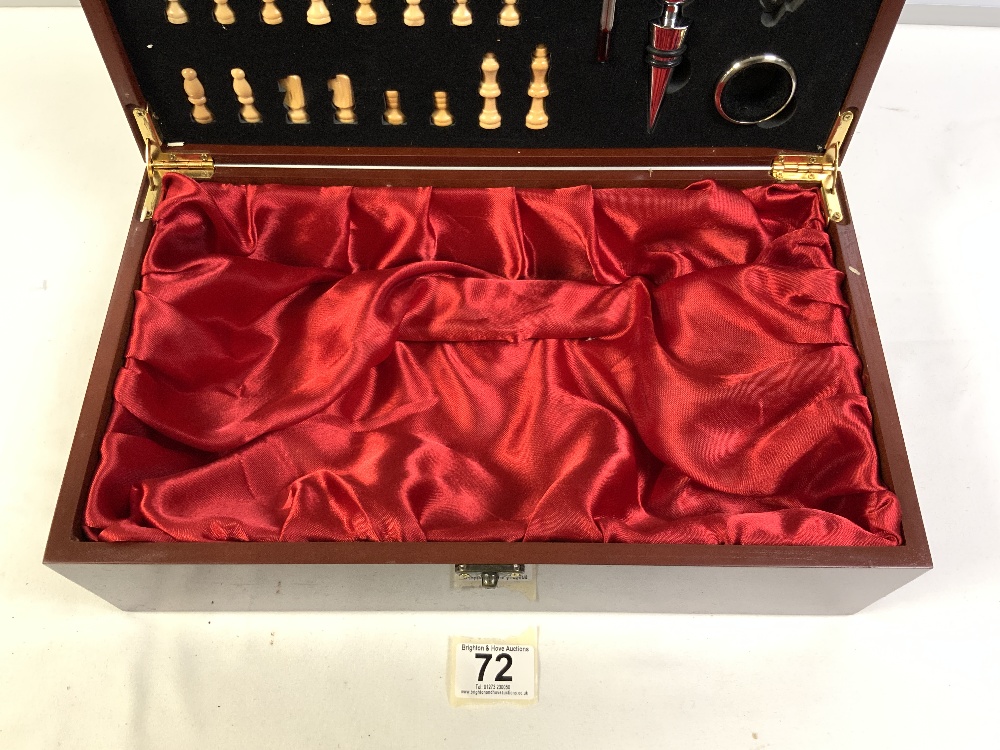 A MUNSTER JOINERY BOXED COCKTAIL/DRINKS BOX WITH A CHESS BASE AND PIECES - Image 3 of 6