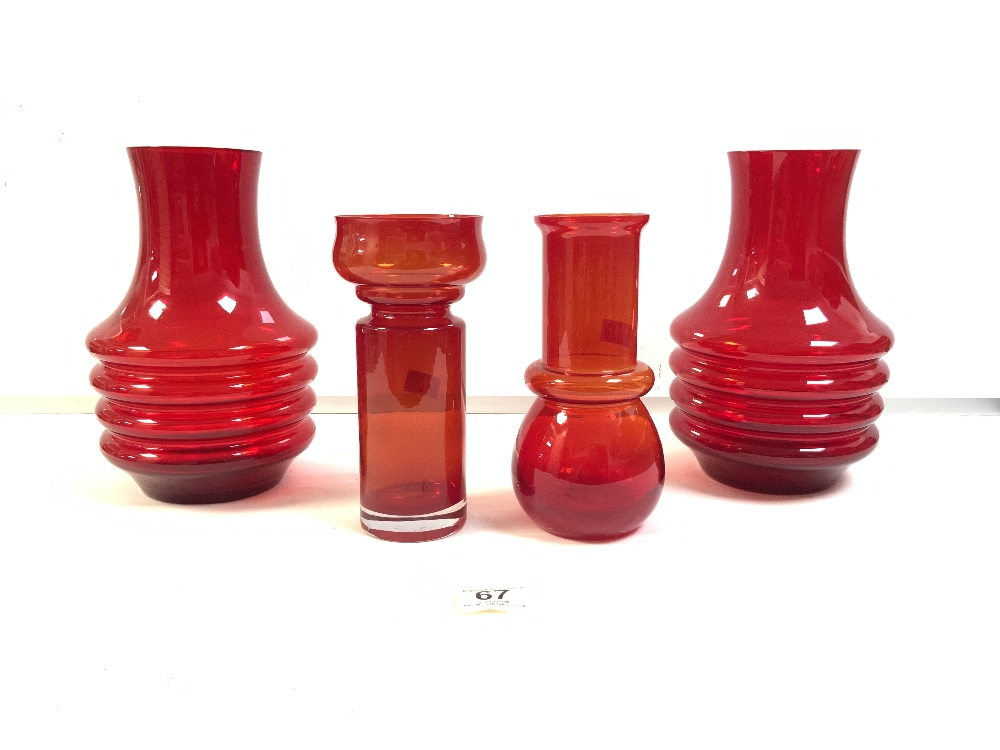 PAIR OF STUDIO RED GLASS RIBBED VASES WITH ANOTHER 2 OTHER RED GLASS VASES - Image 3 of 4