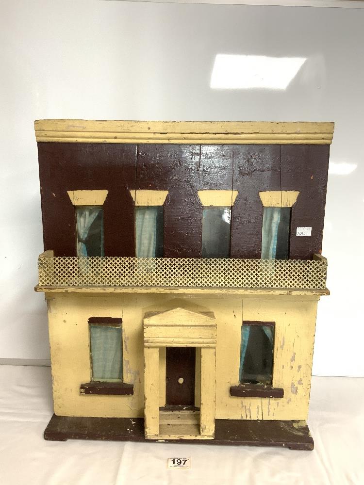 VINTAGE DOLLS HOUSE WITH VINTAGE DOLLS HOUSE FURNITURE CRESCENT AND KEEWARE 59 X 50 CMS